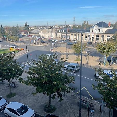T2 4 pers face gare SNCF Appart Hotel le Cygne 3 Bourges Extérieur photo