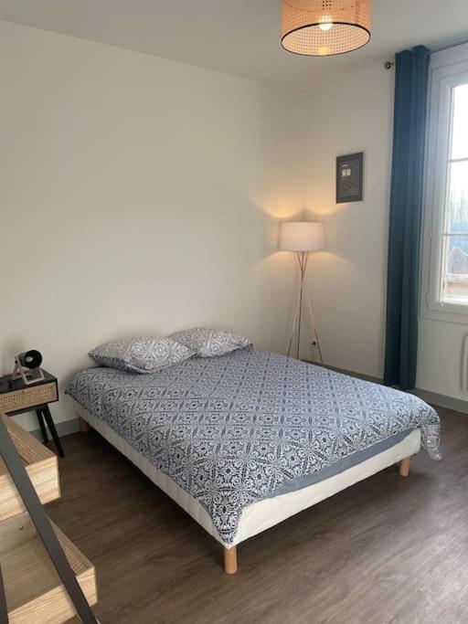 T2 4 pers face gare SNCF Appart Hotel le Cygne 3 Bourges Extérieur photo
